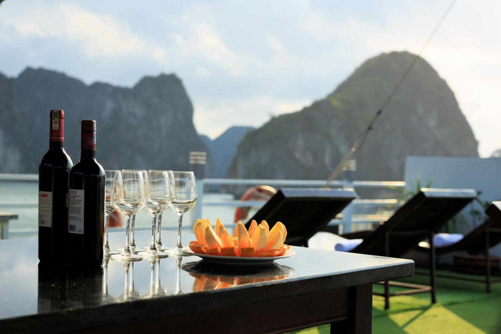 Cozy Bay Classic Cruise Ha Long Exterior foto
