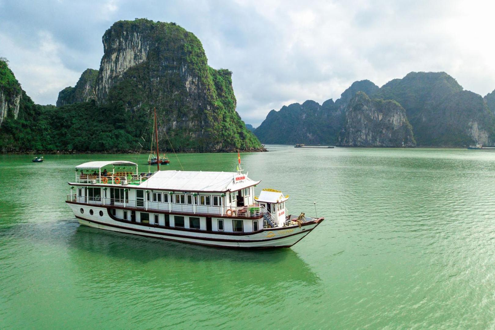 Cozy Bay Classic Cruise Ha Long Exterior foto