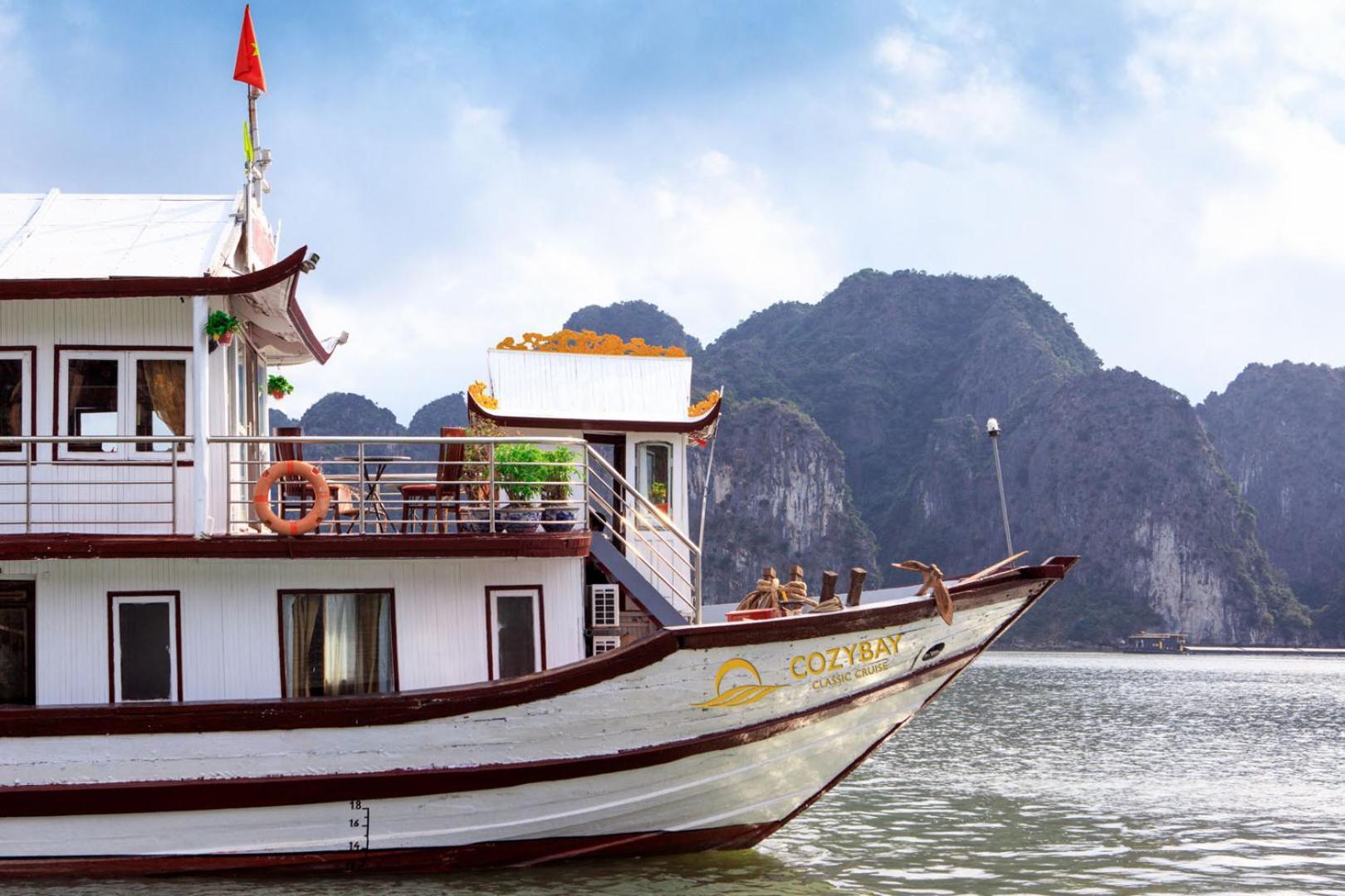 Cozy Bay Classic Cruise Ha Long Exterior foto