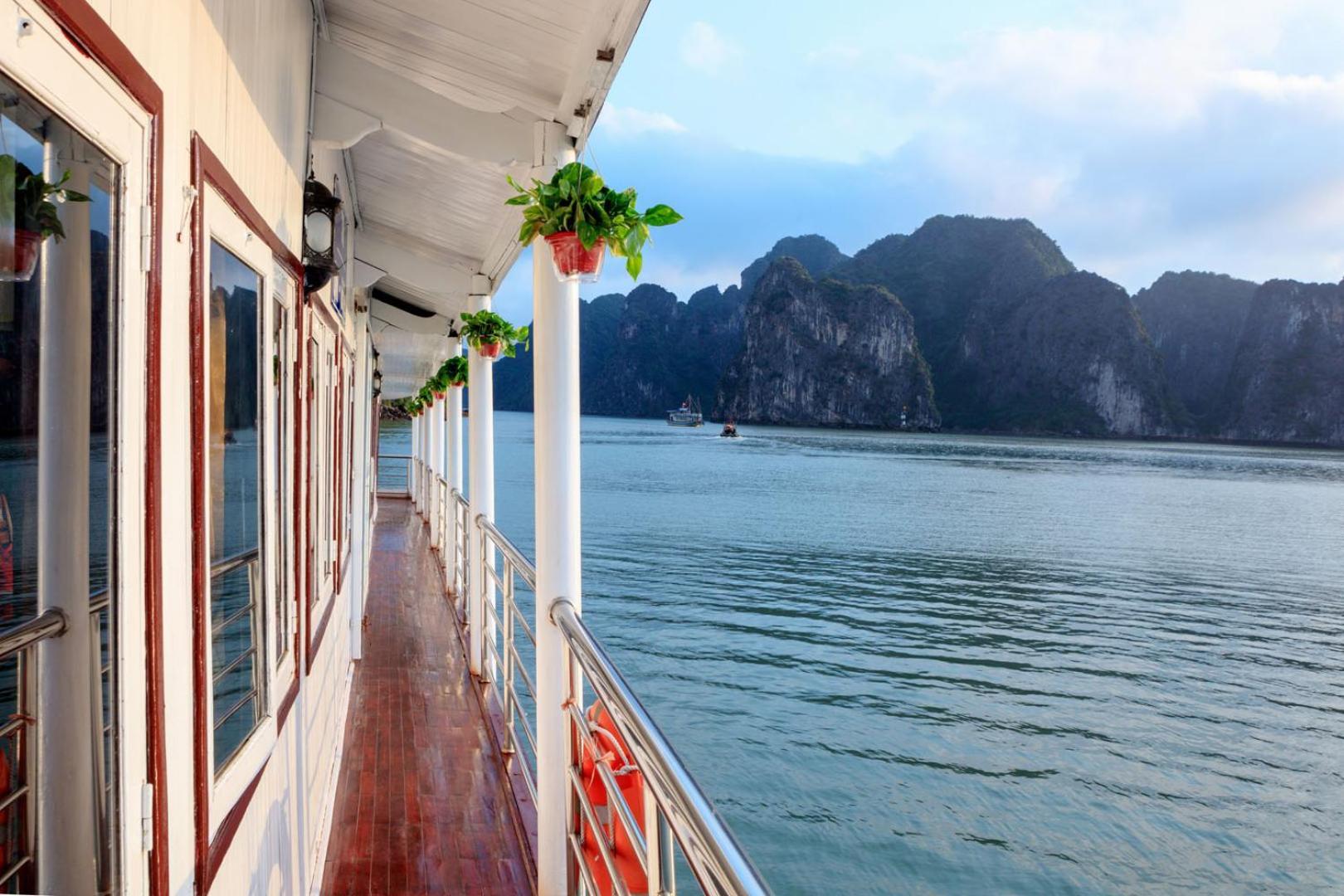Cozy Bay Classic Cruise Ha Long Exterior foto