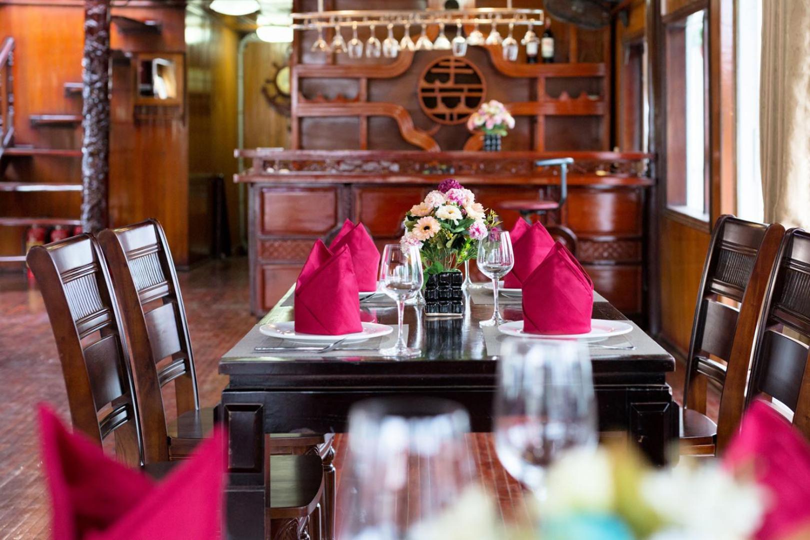 Cozy Bay Classic Cruise Ha Long Exterior foto
